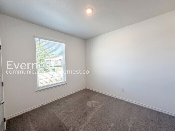 Building Photo - 706 Freedom Cir