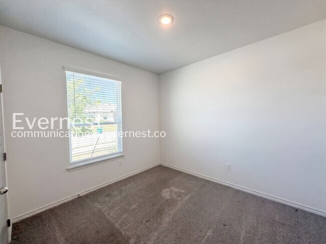 Building Photo - Limited Time Special Offer / 4 Bed, 3 Bath Home with Garage / Pet-Friendly / Vouchers Accepted / ...