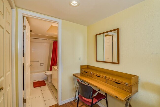Building Photo - 4900 Brittany Dr S