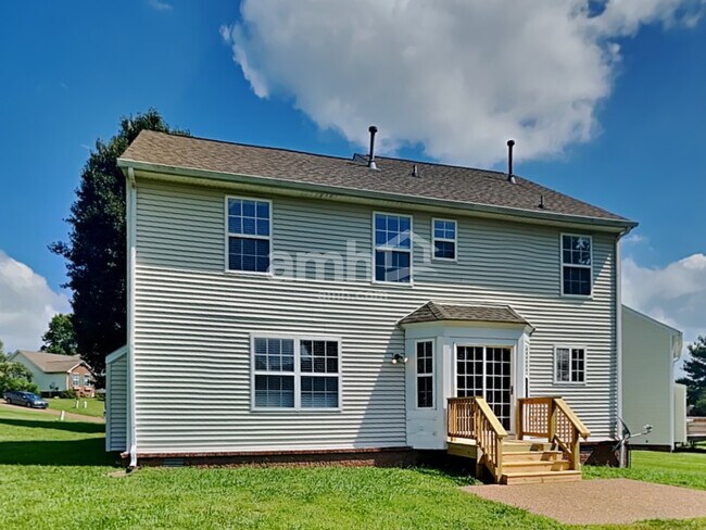 Building Photo - 2315 Hayward Ln