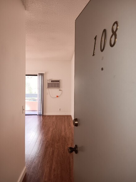 Building Photo - 10965 Fruitland Dr