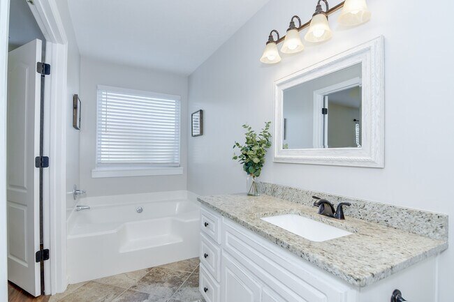 Building Photo - 2003 Helmsdale Ln