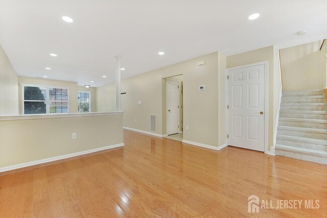 Building Photo - 102 Berkshire Dr