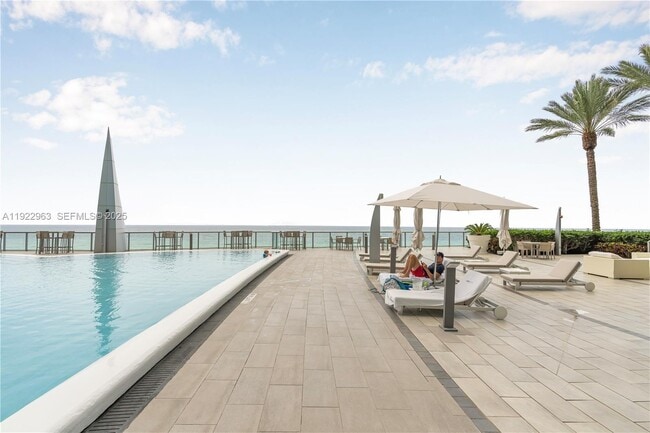 Building Photo - 17121 Collins Ave