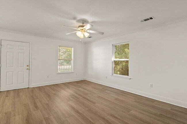 Building Photo - 403 W 33rd Ave