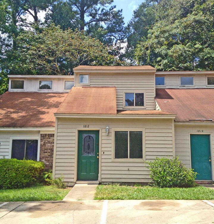 Building Photo - 1812 Falconcrest St
