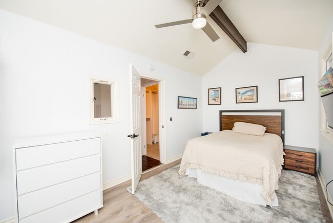 Building Photo - Costa Mesa Newport Heights Stunner!