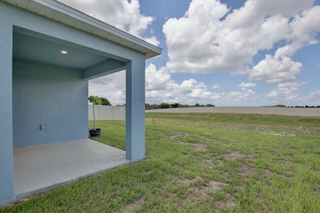 Building Photo - Beautiful 4 Bedroom, 2 bath home is Available for Rent in the Forest Lake Community!