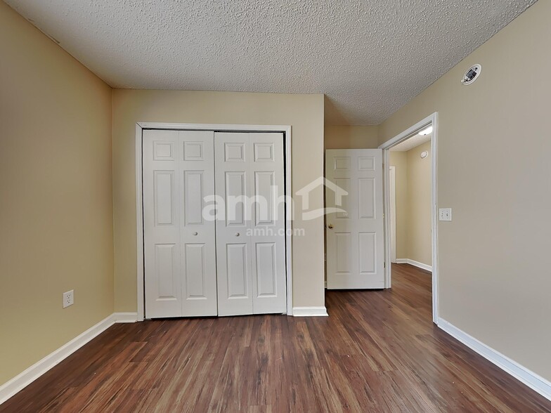 Building Photo - 64 Lancaster Way