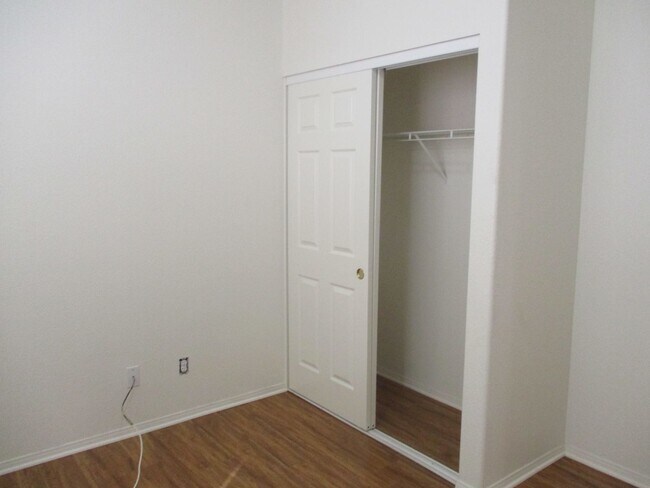 Building Photo - Desirable & spacious Sabre Springs 5 bedro...