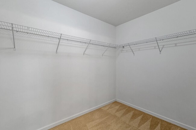 Building Photo - Newer Home in Reedy Fork, SS Appliance, Granite Counter-tops, Island, Office, Den, FP, Loft, Gara...