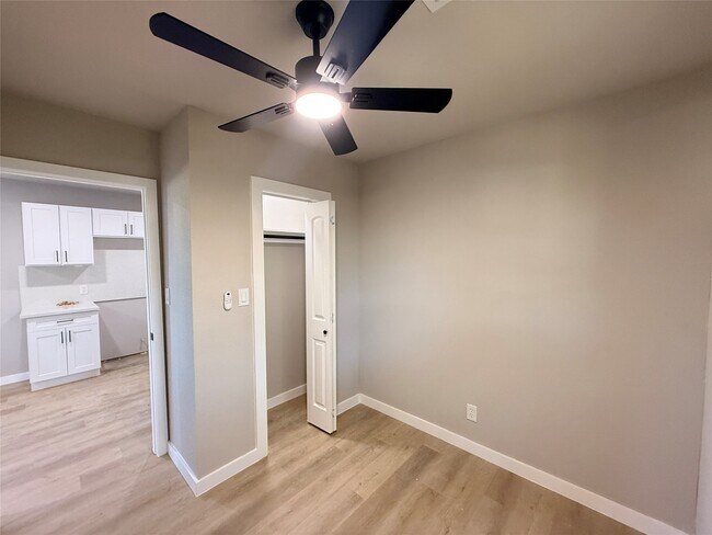 Building Photo - 2209 Gano St