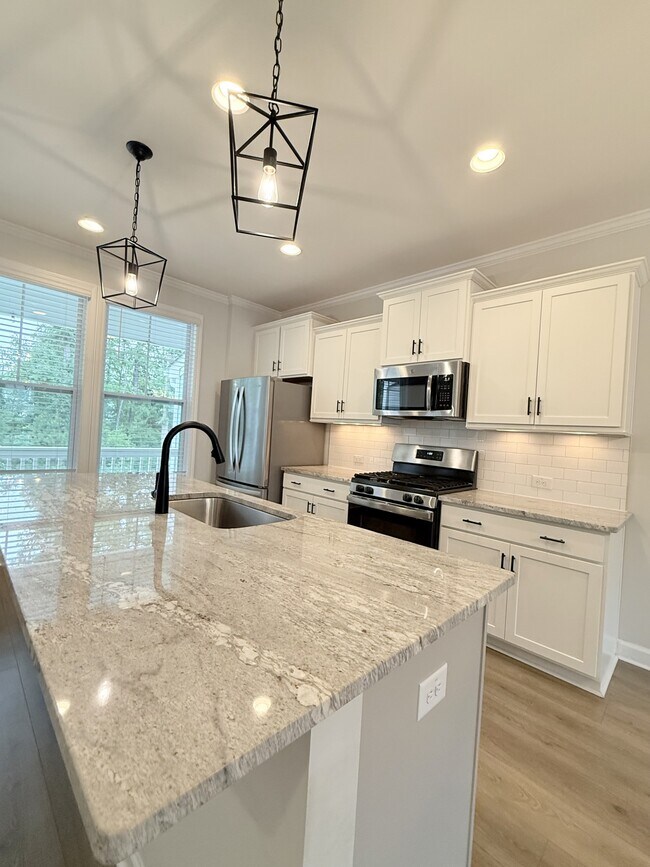 Building Photo - 704 Carraway Garden Dr