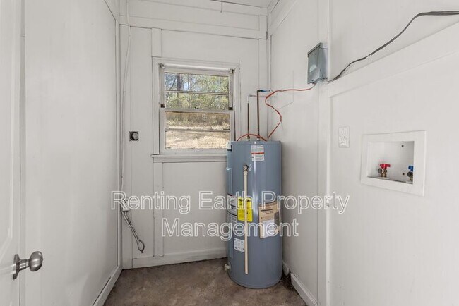 Building Photo - 1333 5th Pl NW