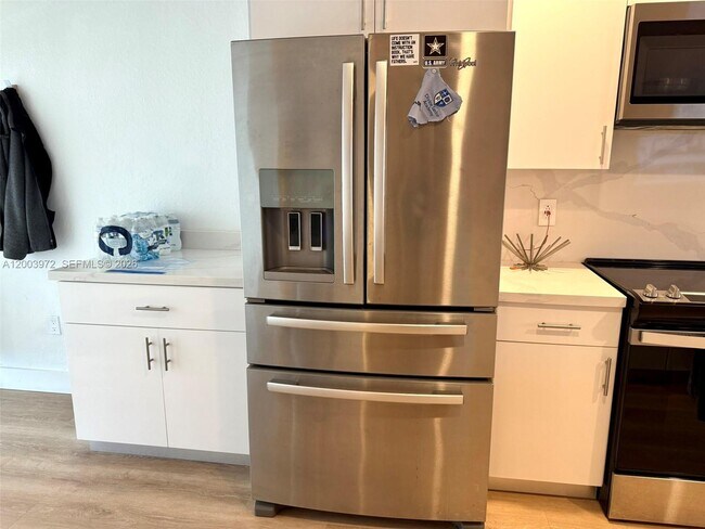 Building Photo - 6420 NW 109th Ave