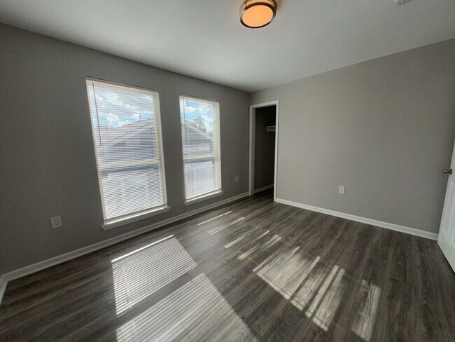 Building Photo - 6915 Avenue L