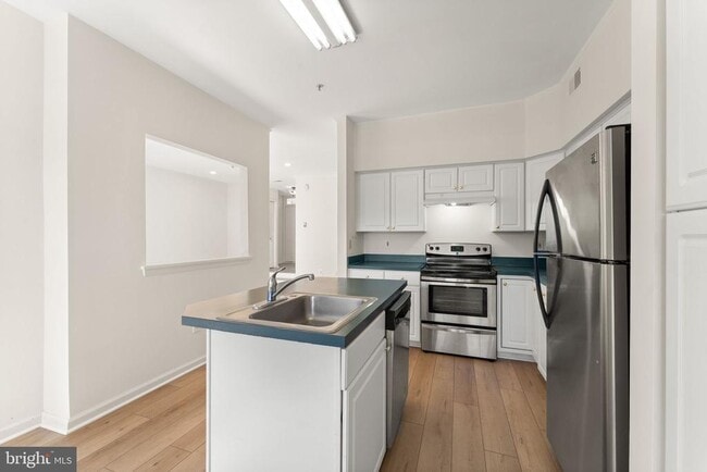 Building Photo - 44210 Shady Glen Terrace
