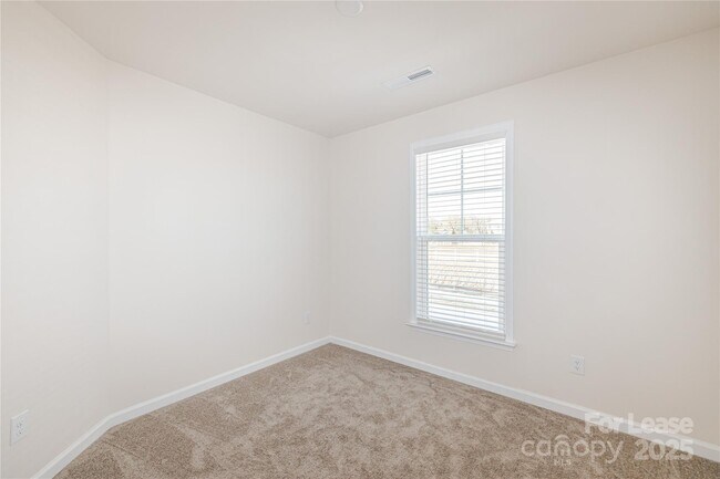 Building Photo - 23018 Clarabelle Dr