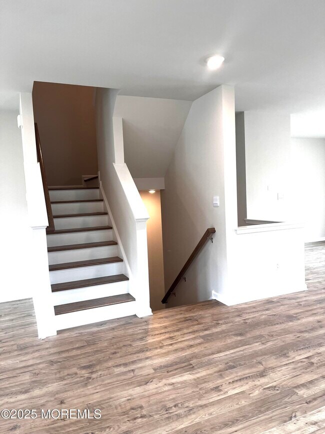 Building Photo - 20 Rothbury Ct