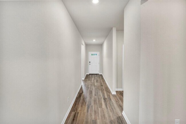 Building Photo - 102 Greenspire Ln