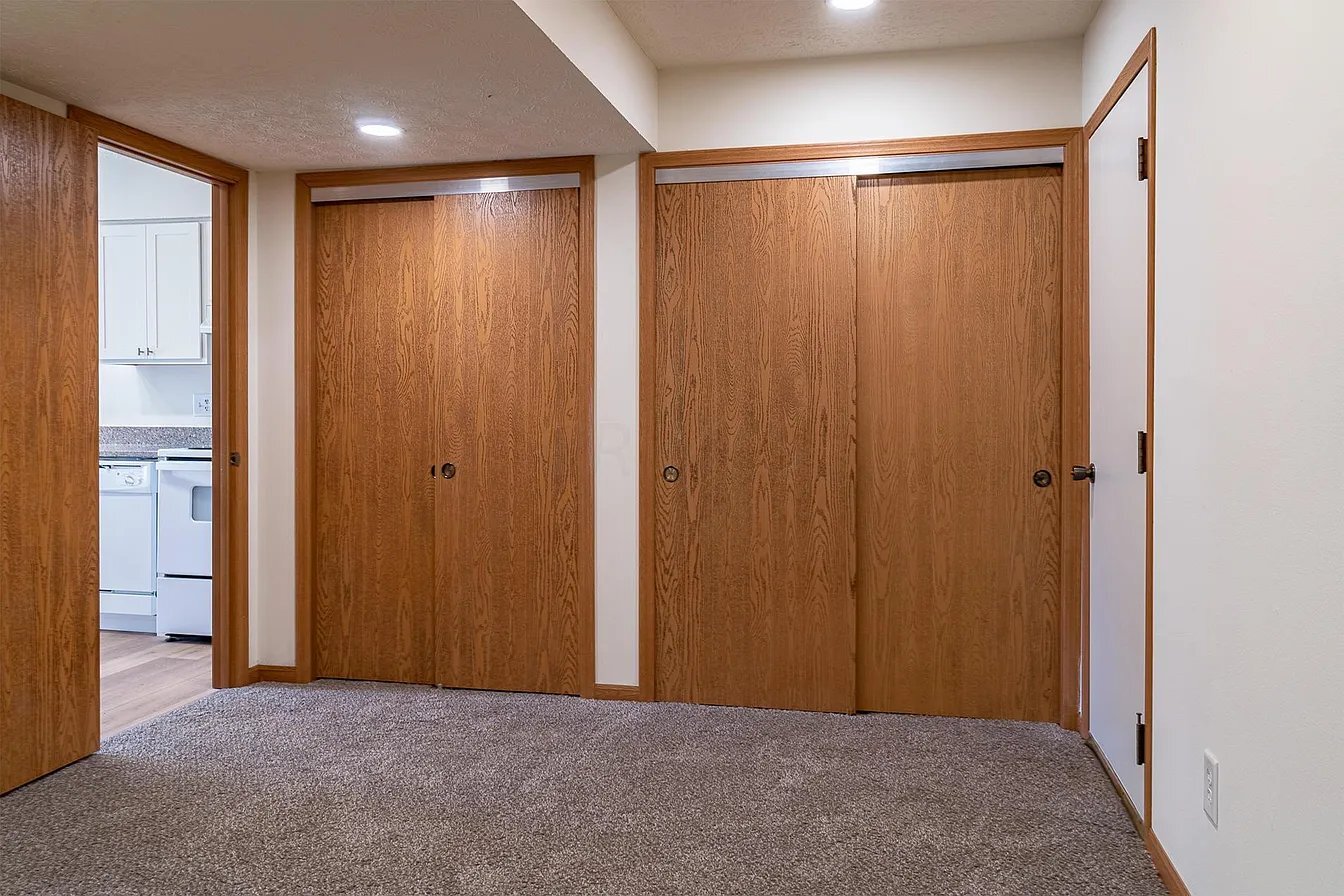 Building Photo - 6388 Dummerston Ct
