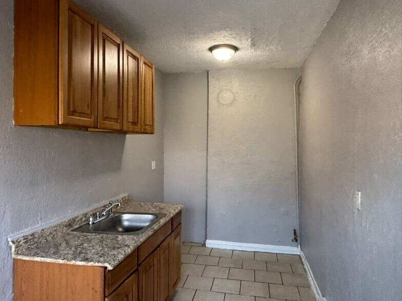 Building Photo - 848 Linn Dr