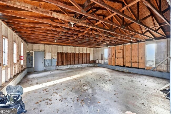 Building Photo - 3831 King Dr