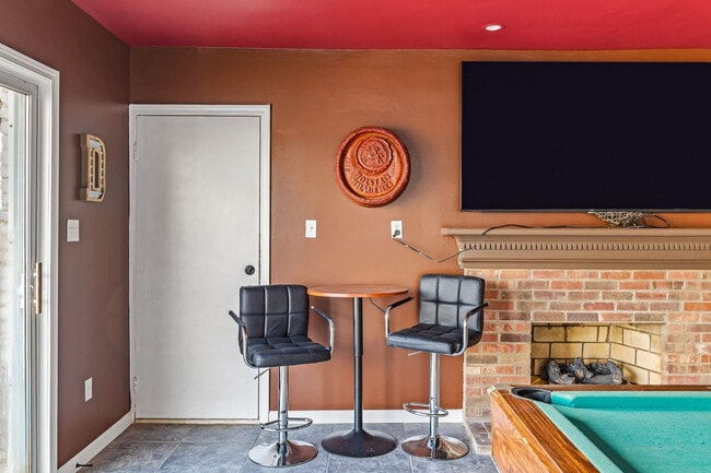 Building Photo - 301 S Front St