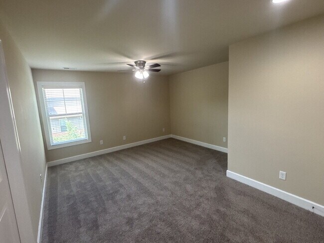 Building Photo - Spacious 3-Bed 2.5 Bath Townhome for Rent in Algood
