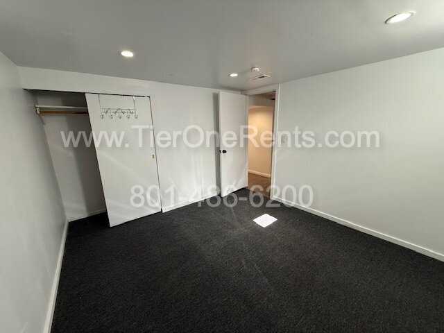 Building Photo - NO DEPOSIT option available for qualified renters!
