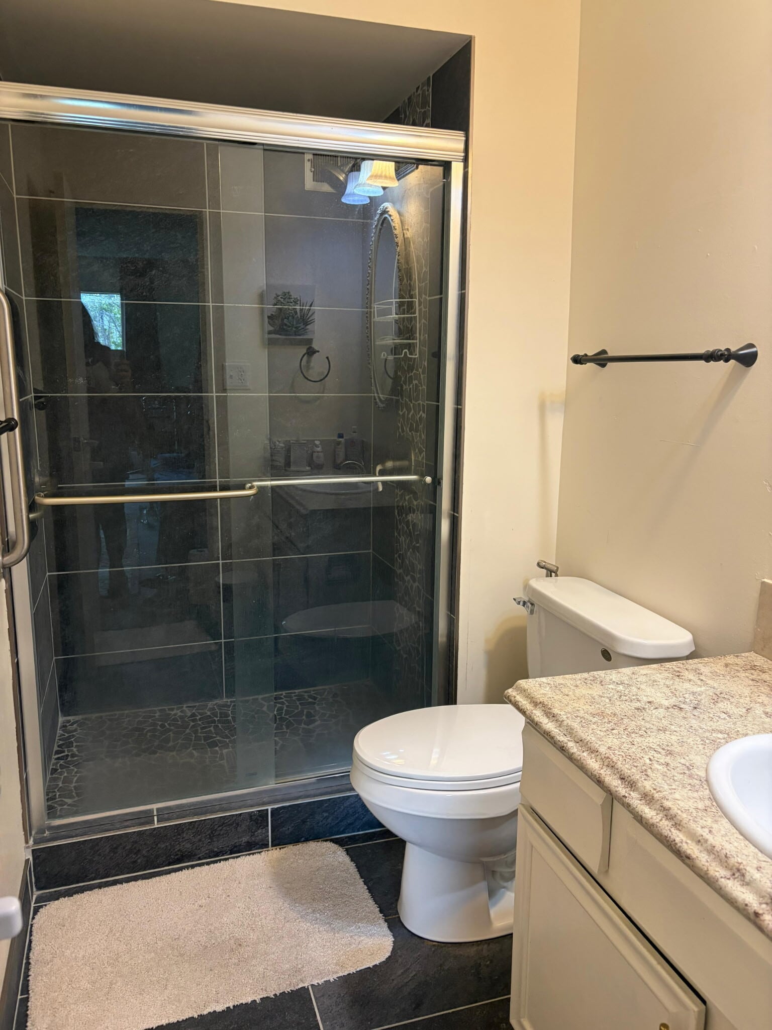 Bathroom - master - 3470 S Poplar St