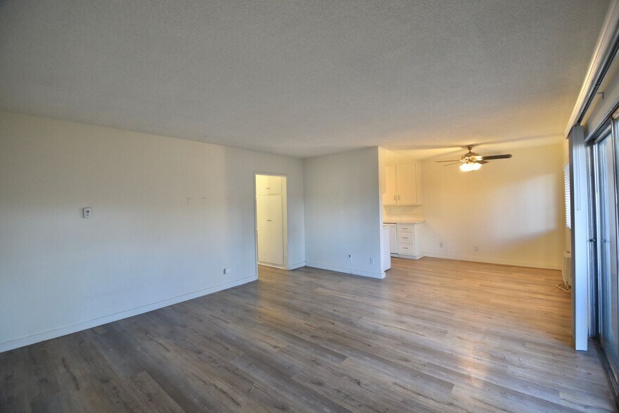 Building Photo - 12142 Burbank Blvd