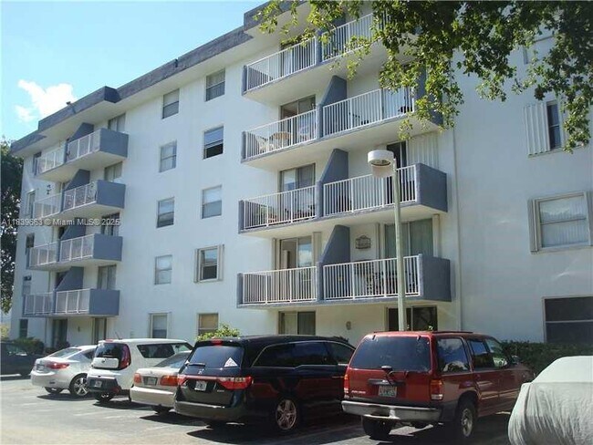 Building Photo - 1801 S Treasure Dr