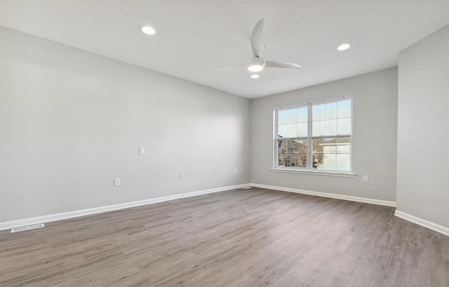 Building Photo - 194 Pinelli Dr