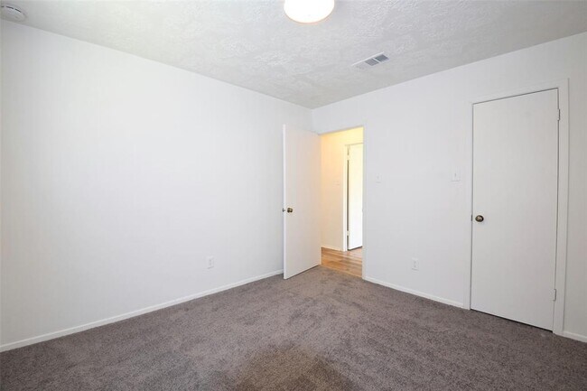 Building Photo - 18811 Pine Trace Ct