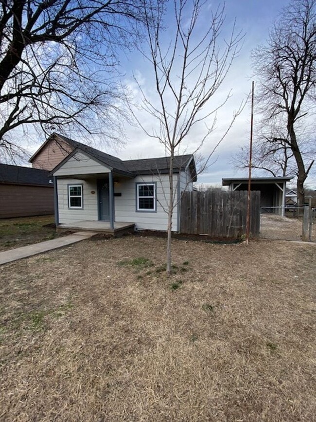Building Photo - 3943 W 8th St