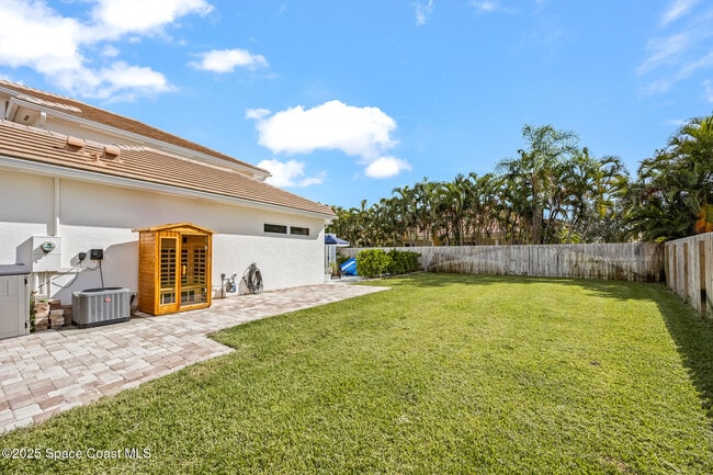 Building Photo - 385 Newport Dr