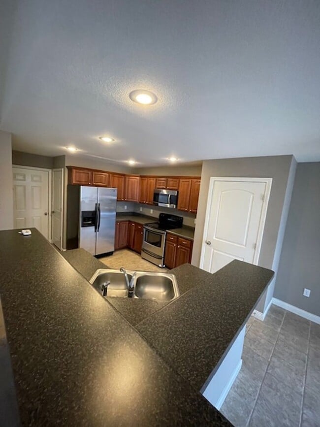 Building Photo - Beautiful 3 bedroom 3 bathroom!!
