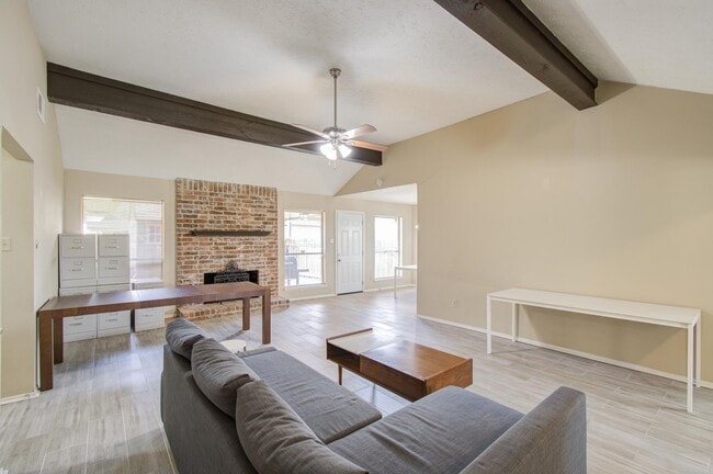 Building Photo - 2707 Planters St