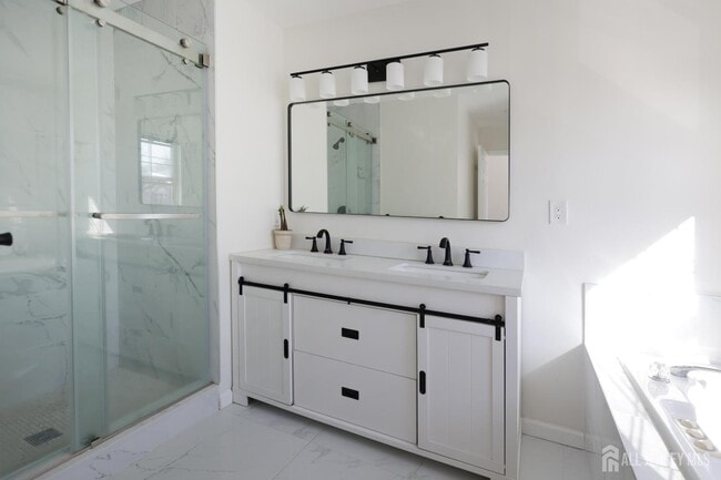 Building Photo - 42 Pennsbury Way