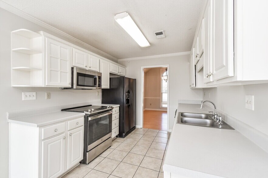 Building Photo - 4560 Wood Fox Cove