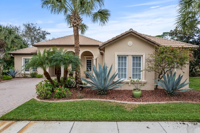 Building Photo - 801 SW Classico Ct