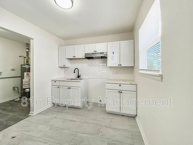 Building Photo - 5205 Locust Ave