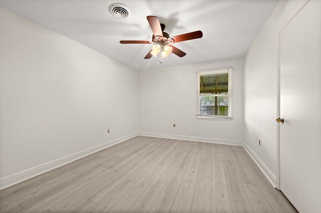 Building Photo - 8955 Alma Dr