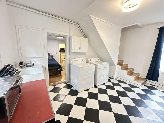 Building Photo - "Charming & Cozy 2-Bedroom Duplex in Prime Moscow Location – 800 Sq Ft of Comfort!"