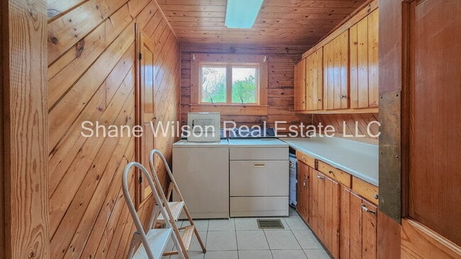 Building Photo - 218 Sugar Hollow Rd