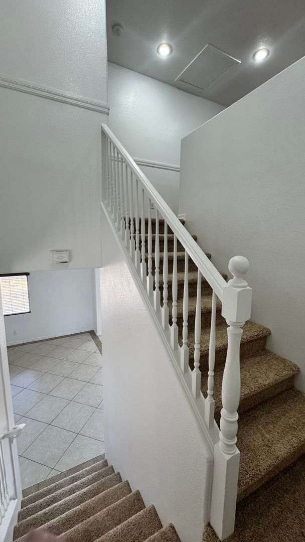 Building Photo - Executive Style 3 bedroom home