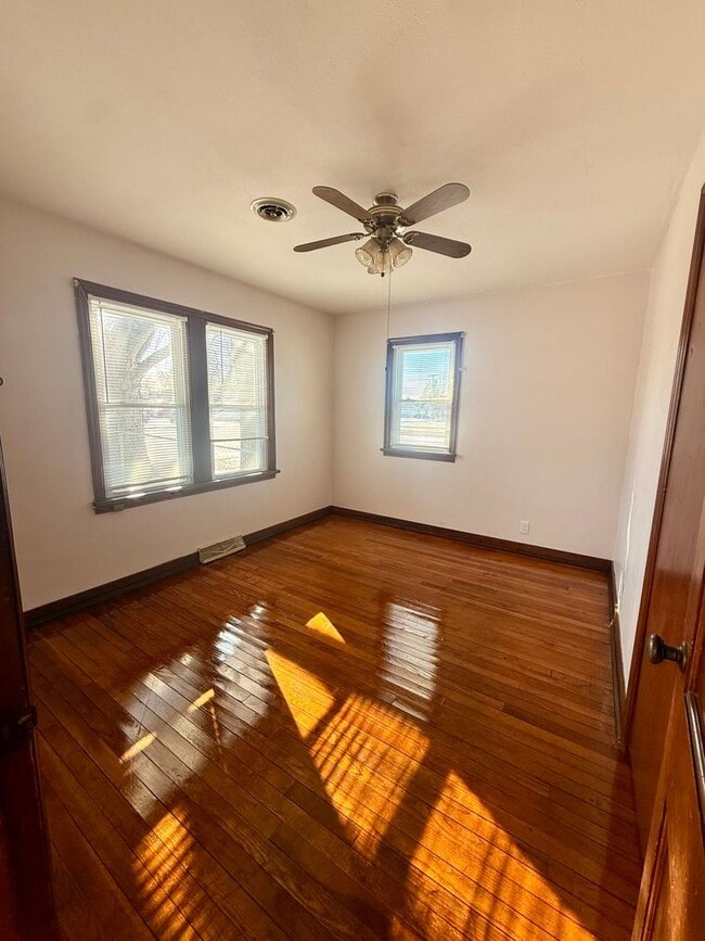 Building Photo - 4 Bedroom in heart Loves Park