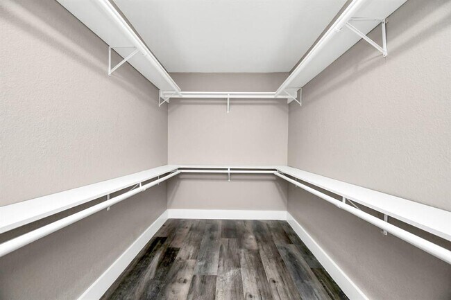 Building Photo - 3227 Westwick Dr