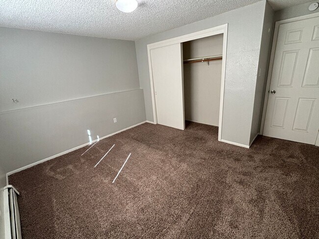 Building Photo - 2890 Montebello Dr W